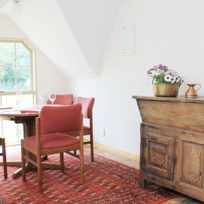 Self catering accommodation at the carriage house, dining area