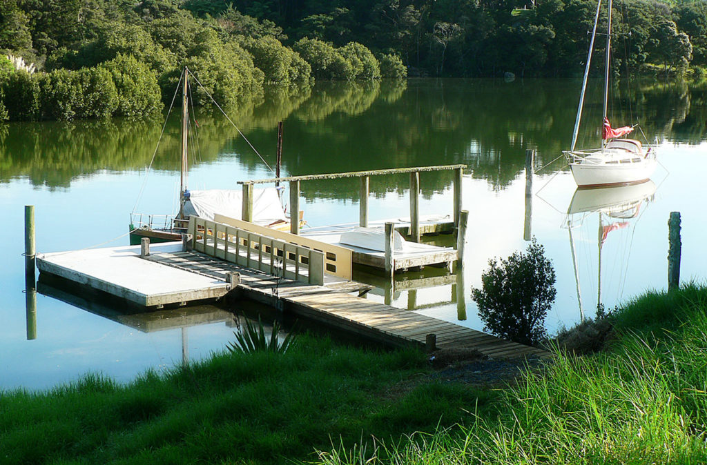 farmstay accommodation with jetty on the kerikeri river